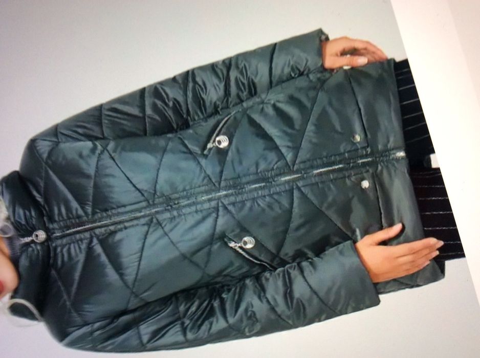 Женская демисезонная куртка больших размеров.