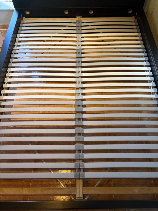 Cama de casal como nova