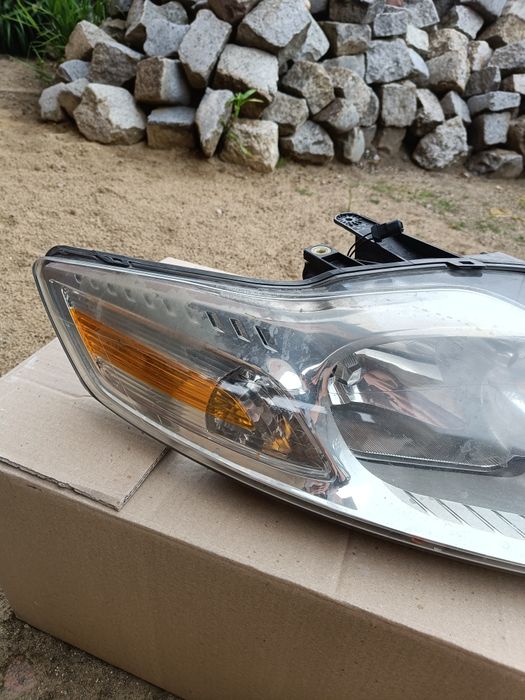 Lampa reflektory przód Ford Mondeo MK4 2007