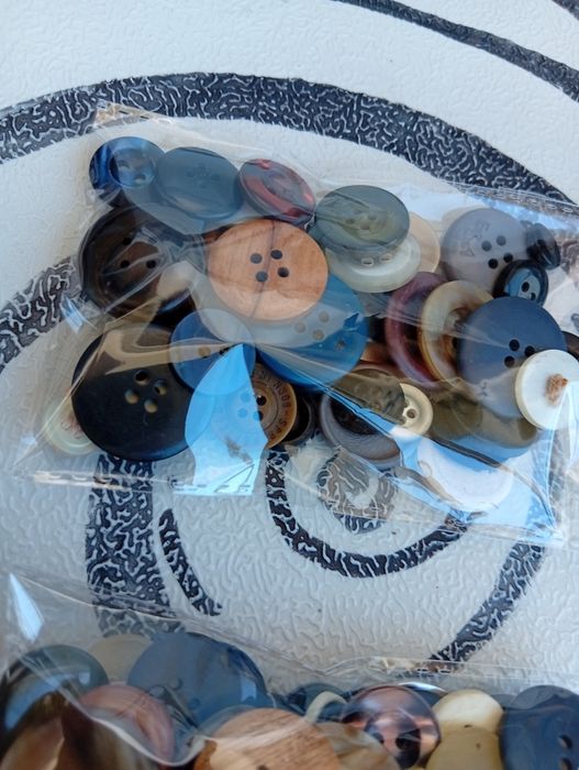 Lote de 2 sacos de botões para roupas artesanato