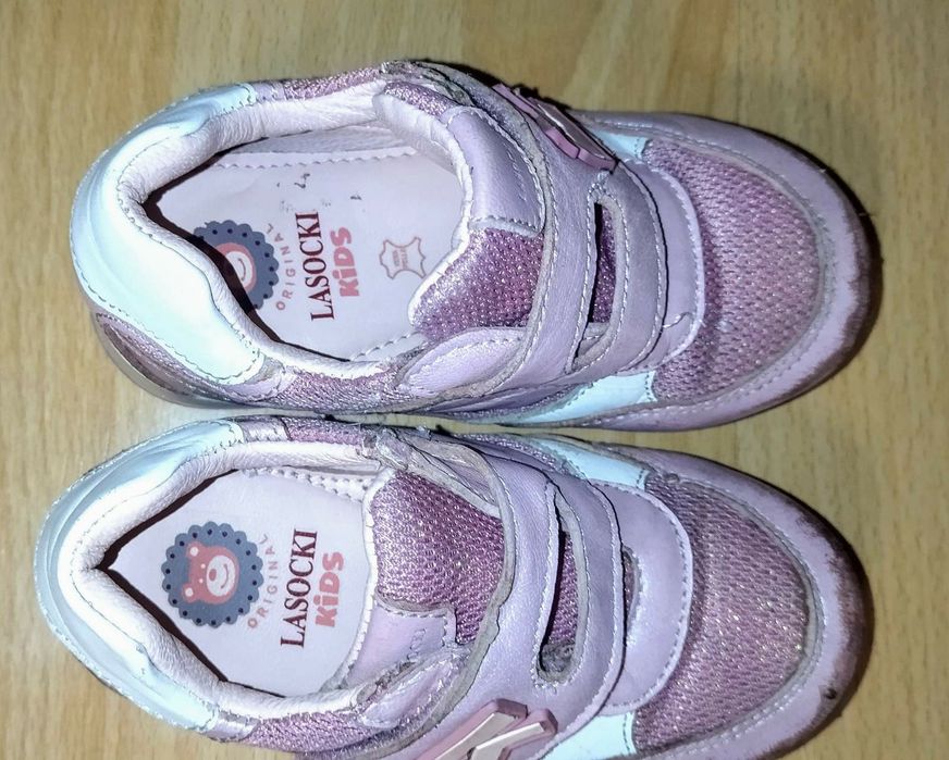 Детские кожаные кроссовки.  Фирменные . Размер - 24,26,29,30.