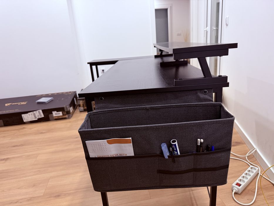 Mesa em formato L 120x80 com arrumacao lateral