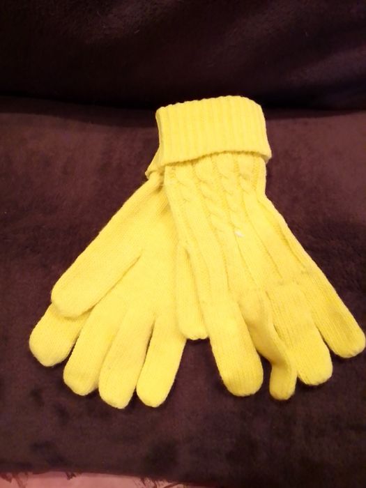 Шапка с шарфом и перчатки спортивные