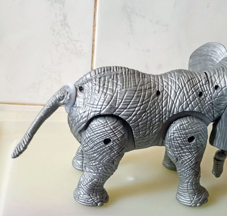 Animais com som e movimento. 7,50€ os dois.