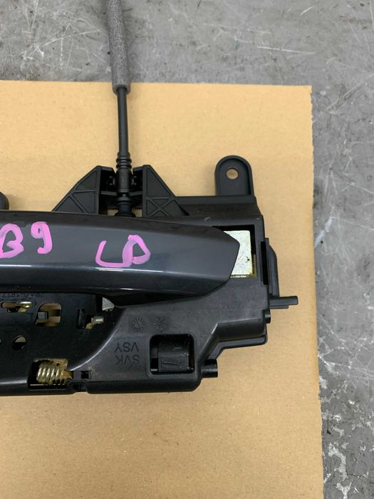 Audi A4 B9 Klamka Zewnętrzna Lewy Przód UK LX7L