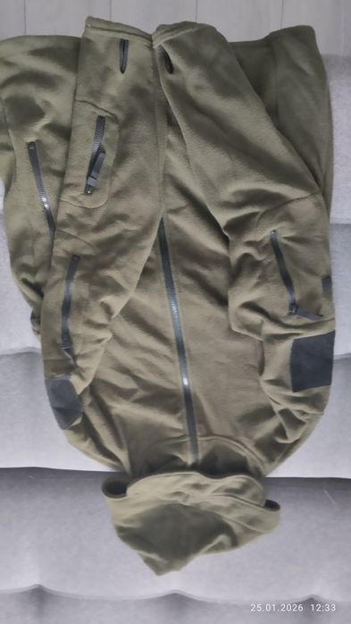 Фліска з капюшоном .Нова