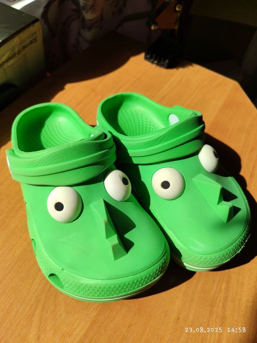 Дитяче взуття крокси
