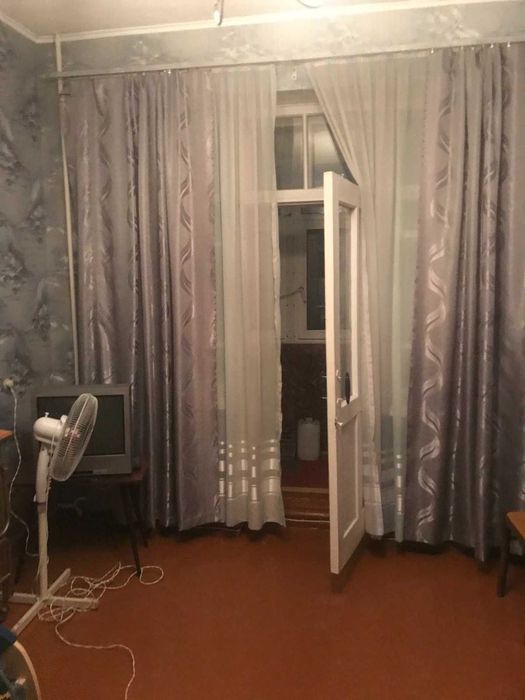 Продам 2 кім.квартиру у В.Рогані 2 км від Харкова 53м2 15500у.е. у чудовому стані є гараж