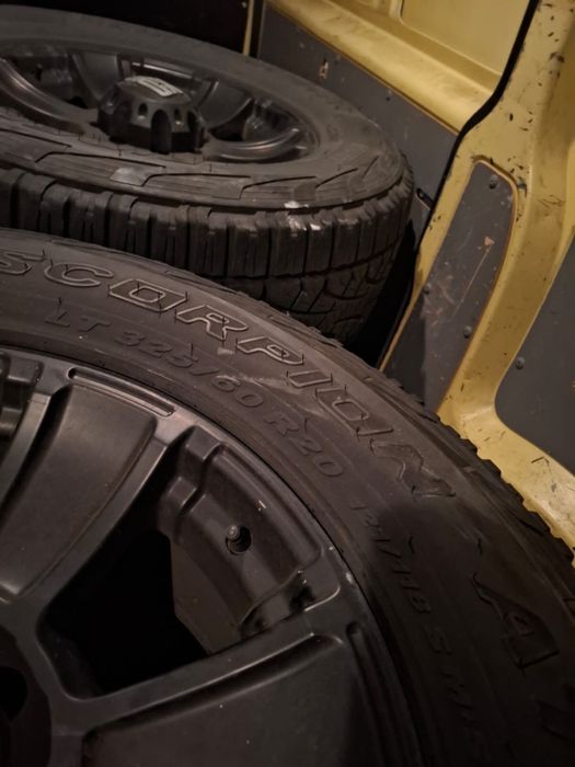 Шини з дисками від Hummer Pirelli SCORPION 325/60 R20
