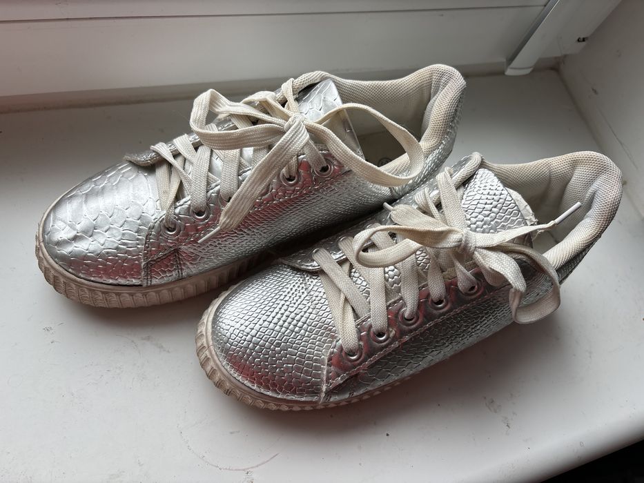 Кросівки жіночі 38 розмір.