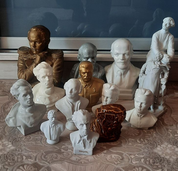 Фарфоровый бюст исторических людей.