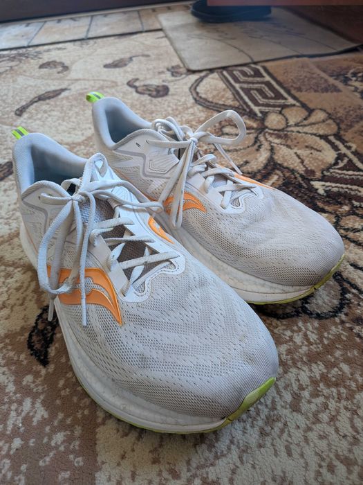 Бігові кросівки saucony tempus 2