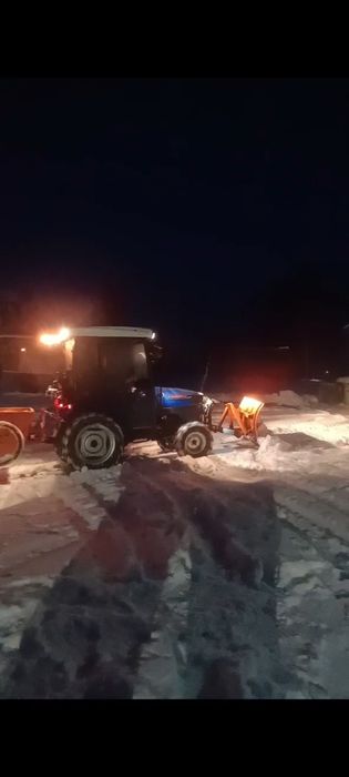 Odśnieżanie placy parkingów chodników