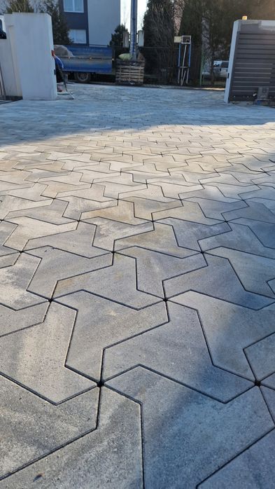 Brukarstwo, układanie kostki brukowej, taras, basen, kojec, trawnik