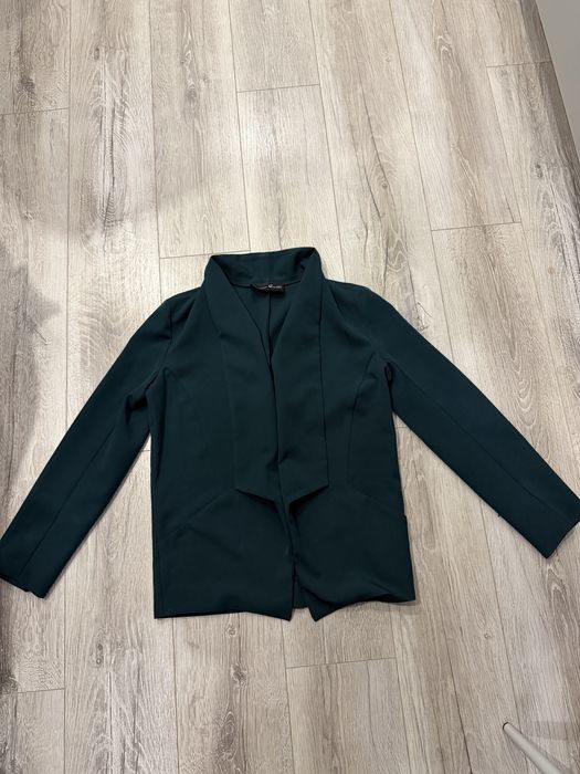 Жіночий класичний костюм