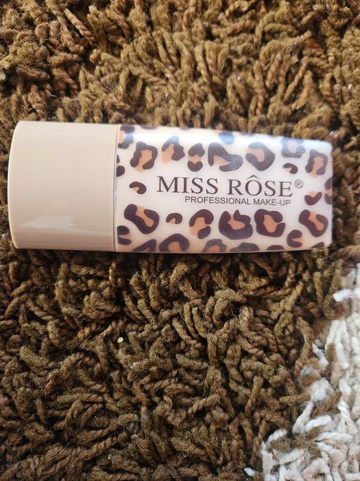 Podkład matowy Miss Rose