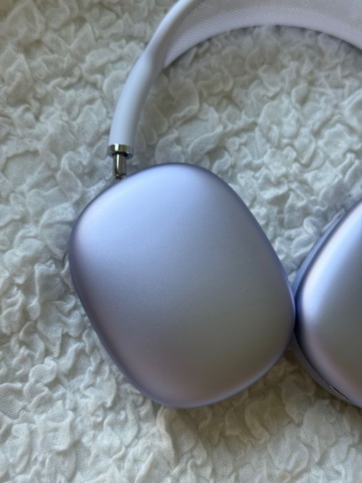 AirPods Max 2 with smart case