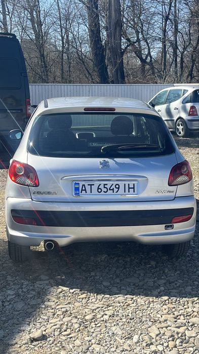 Автомобіль Пежо 206 +