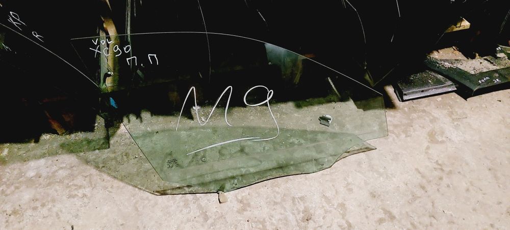 Стекло правое Volvo xc90 II скло двері праве Хс90 розборка