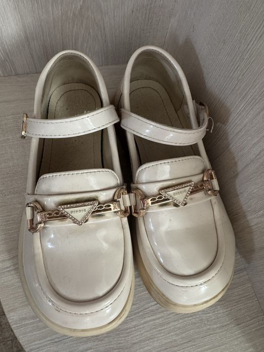 Туфлі для дівчинки