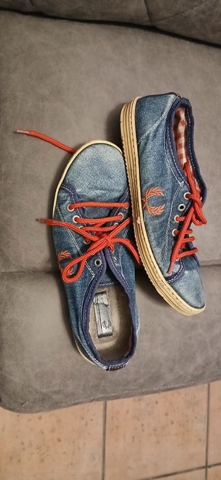 Sapatos com atacadores