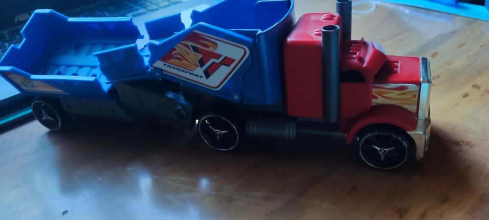 Вантажівка Hot Wheels Хот Вілс Шалене зіткнення червоно-синій