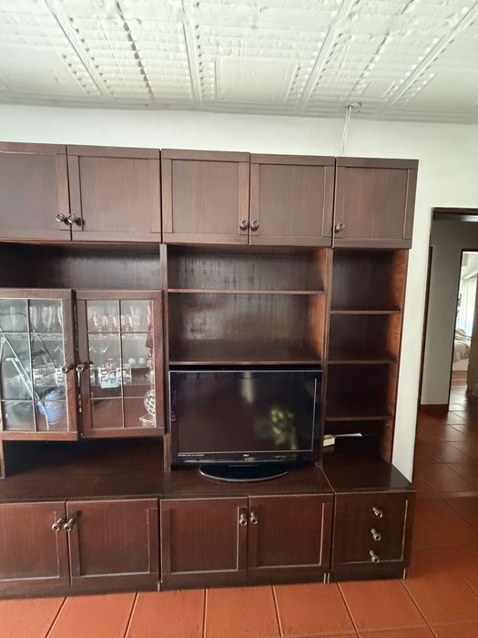 Móvel de Sala em Madeira Maciça de qualidade com vitrine e gavetas