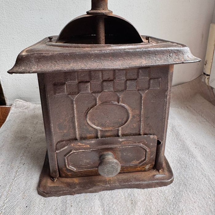 Młynek do kawy Metalowy Art Deco