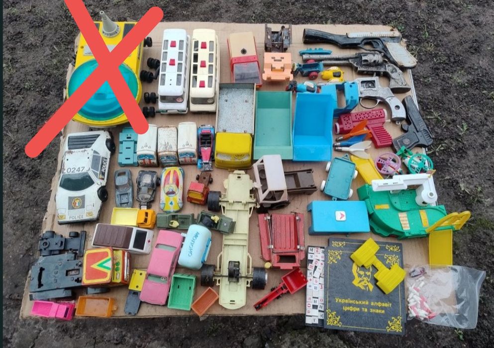 СССР іграшки автомобіль  пистолет авто автобус салют Волга скорая  мот