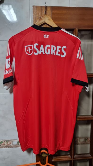 Camisola  oficial do benfica  desta epoca comprada  na sport zone.