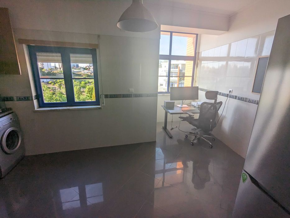 Apart. T1 (último piso com terraço espaçoso) Charneca da Caparica.