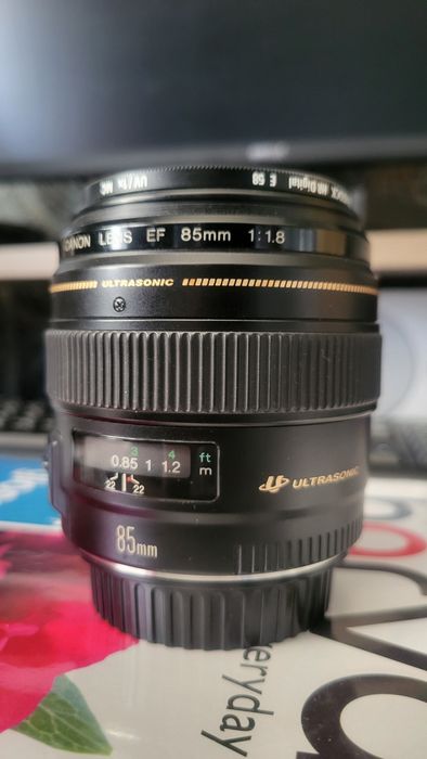 Об'єктив Canon ef 85 mm 1.8