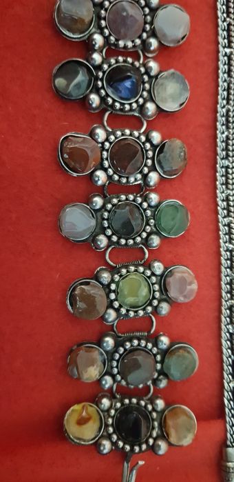 Pulseiras variadas incluindo prata indiana