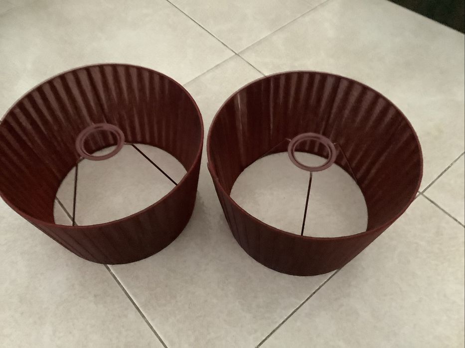 Dois abajurs impecáveis bourdeaux