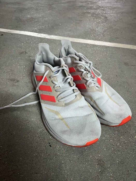 calçado desportivo adidas confortável tamanho 45