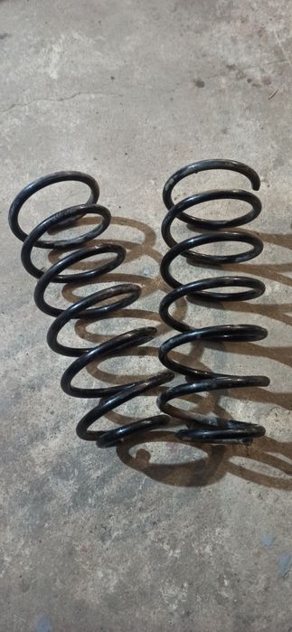 Передні пружини гольф 4