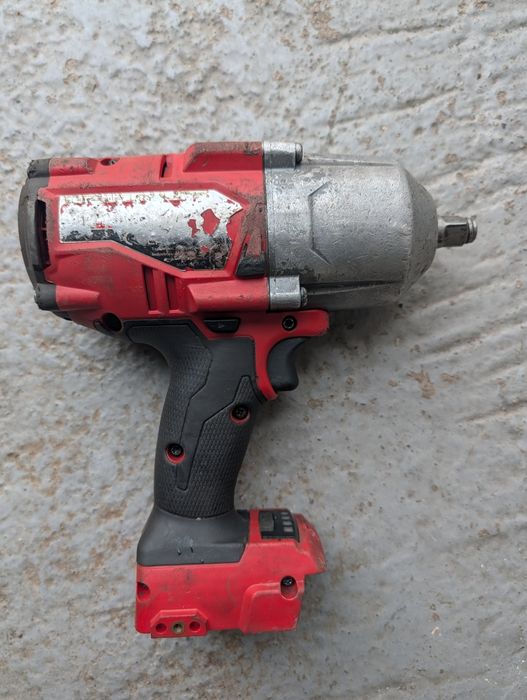 Milwaukee m18 klucz udarowy uszkodzony