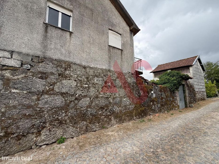Moradia para Restauro com Terreno de 340 m² | Estorãos, Fafe