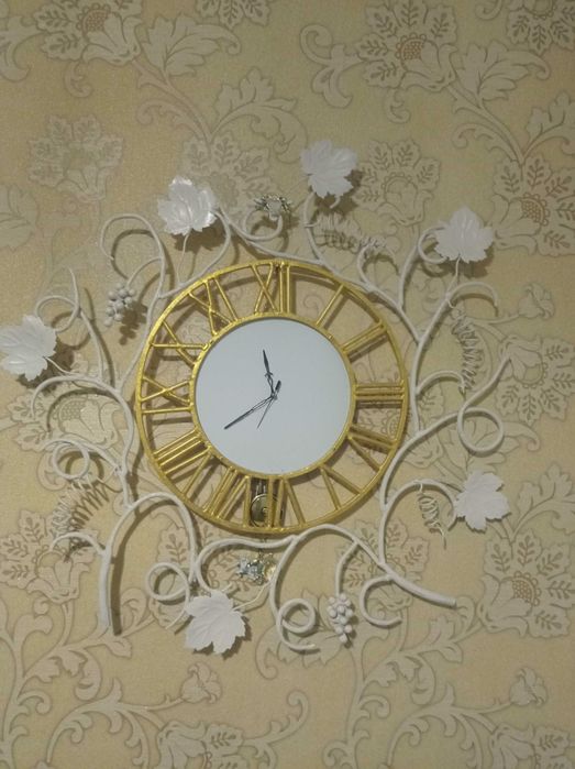 Часи настінні , ковані