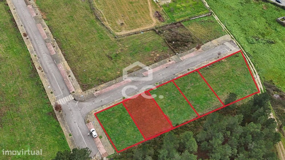 Lote de terreno destinado à construção de moradia, situado em uma loca