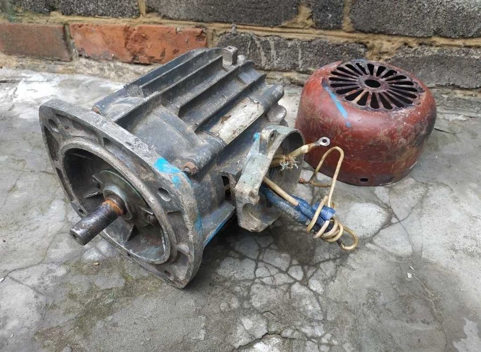 Трансформатор, электродвигатель.