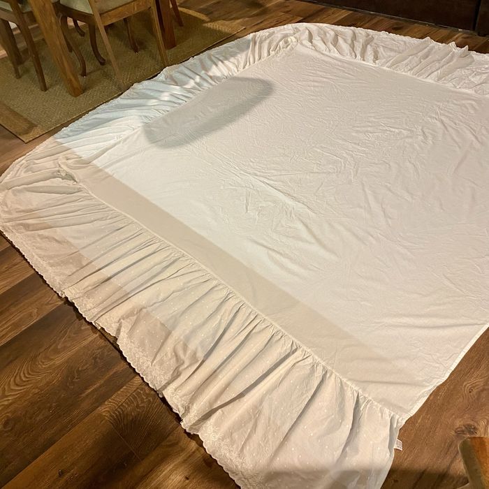 Duże ekskluzywne białe pześcieradło