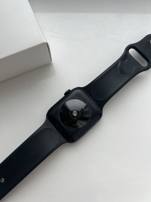 Apple watch SE ( 2nd Gen ) 44mm M/L