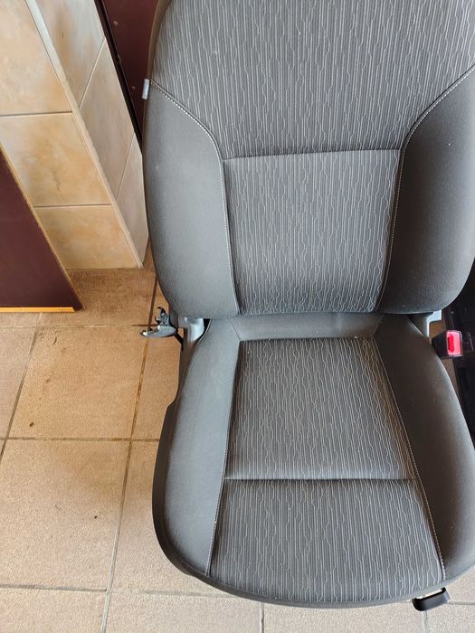 Fotele Opel Astra J kombi 2015r. Komplet ładne bez uszkodzeń.