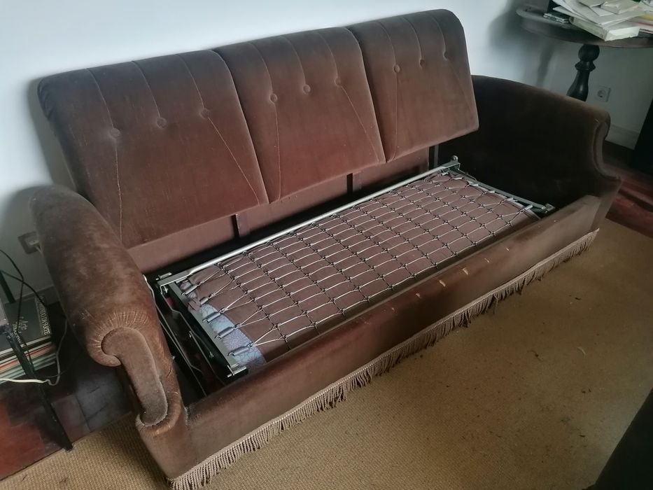 Sofá-cama + candeeiro de tecto