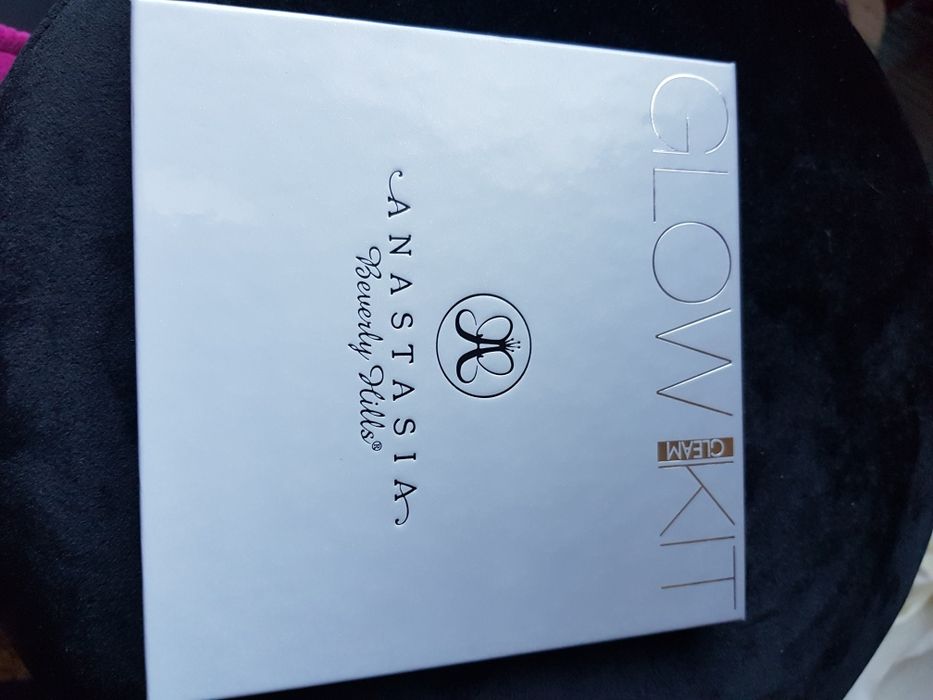 Anastasia Beverly Hills paleta Glow Kit Gleam