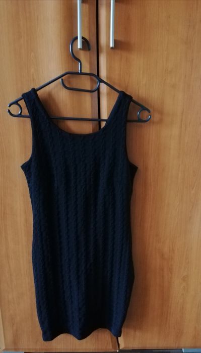 Sprzedam czarna sukienke w dobrym stanie, rozmiar XS