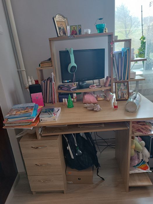 Письмовий стіл з верхніми тумбами