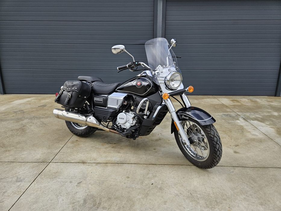 Vendo mota UM Classic 125