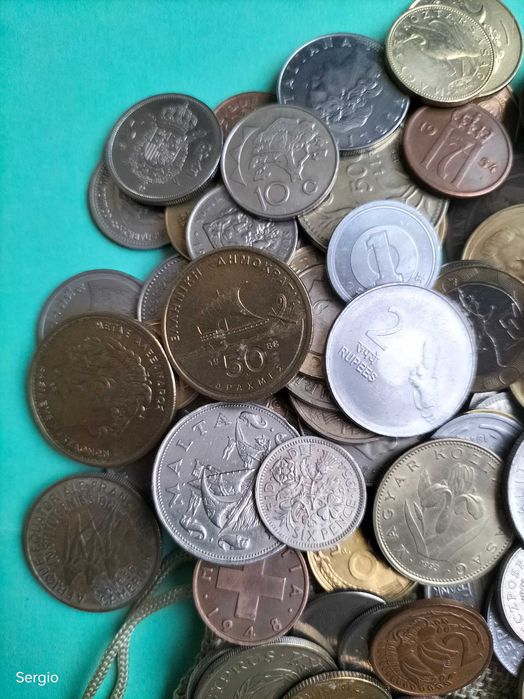 100 moedas diferentes de 40 países. Лот 28